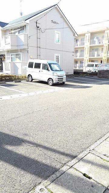 ヴェルソー（101） 駐車場