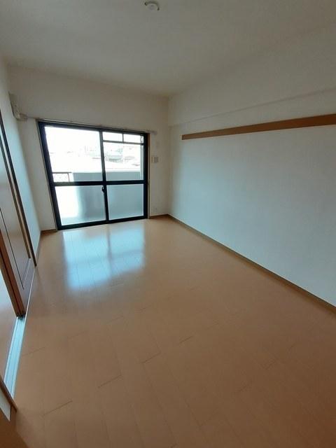 スターメゾン古国府（301） 室内