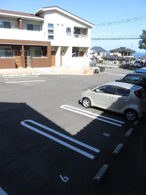 サン・ミリオン壱番館（102） 駐車場