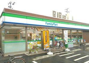 ファミリーマート：390m