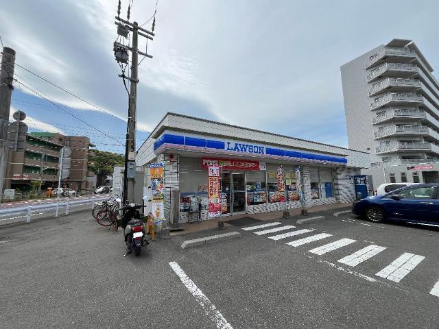 ローソン別府亀川店：260m