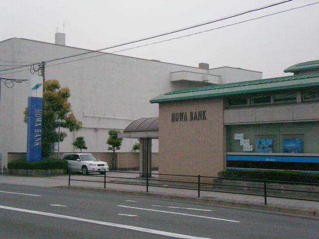 銀行：2100m