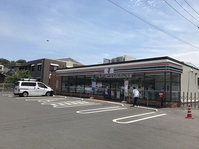 セブンイレブン：450m