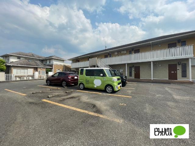 ルミエールⅢ（206） 駐車場