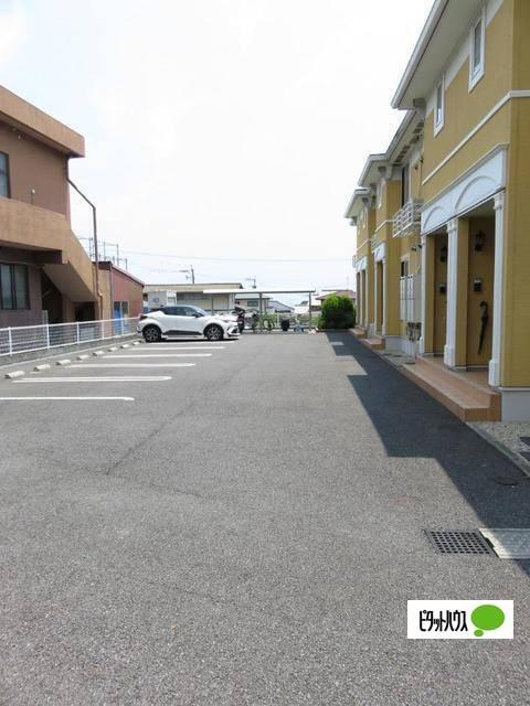 カーサブリランテ（102） 駐車場