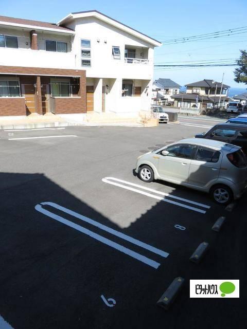 サン・ミリオン壱番館（204） 駐車場