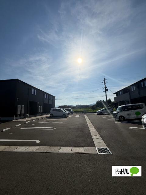 プラティーク挾間　弐番館（101） 駐車場