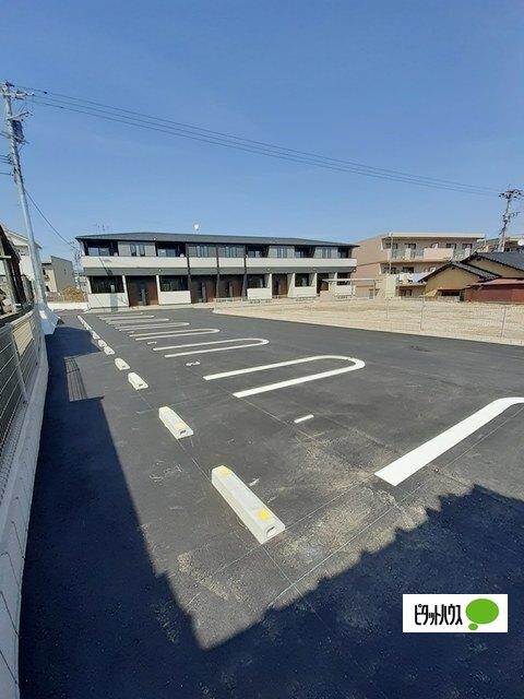 エアリー　ガーデン（102） 駐車場