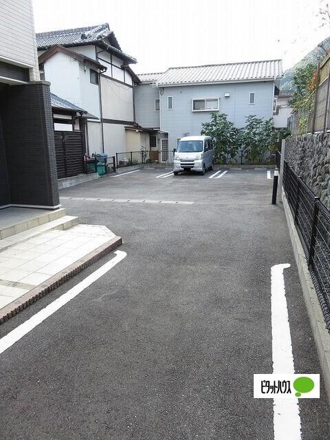 ヴィラ千歳　Ａ棟（201） 駐車場