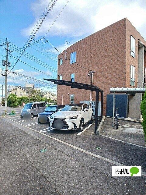 ルーデンス佐藤Ⅲ（302） 駐車場
