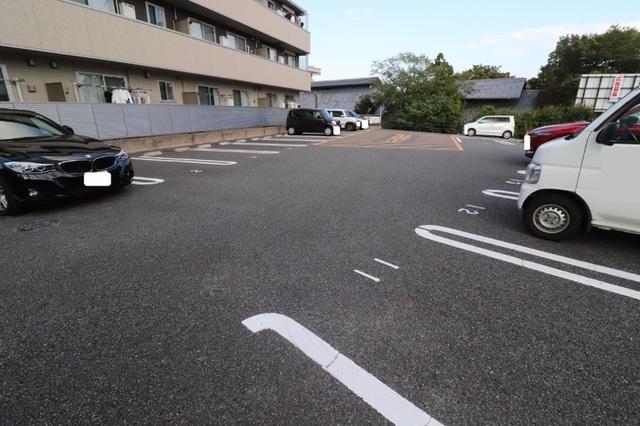 Clair Pine(ｸﾚｰﾙ ﾊﾟｲﾝ)（205） 駐車場