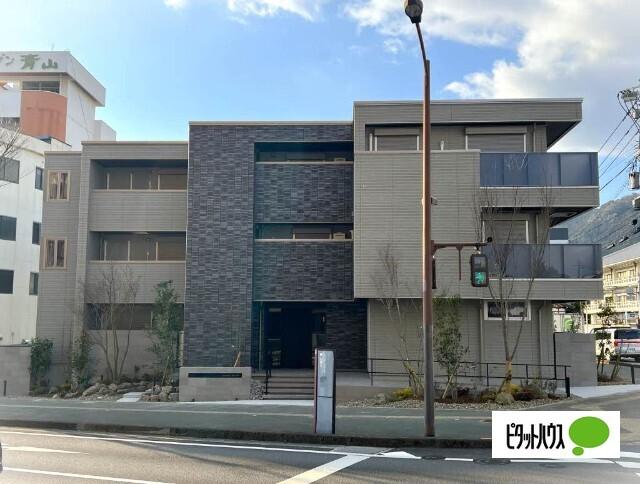 別府駅より徒歩4分 築1年5ヶ月 3階建の賃貸物件