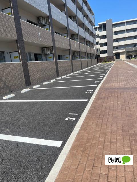 フルール小池原（102） 駐車場
