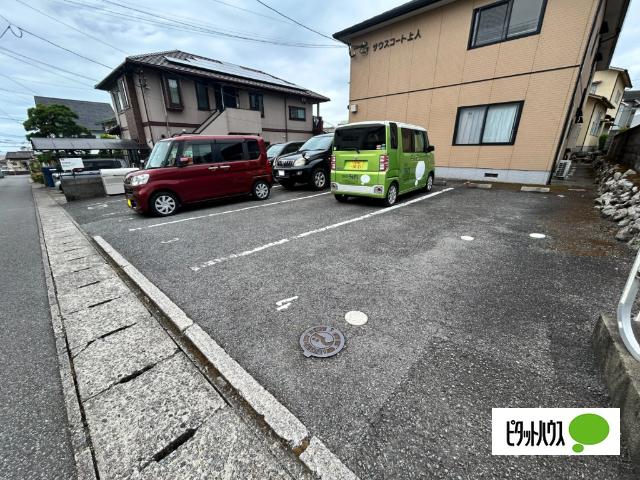 別府市上人西アパート 駐車場