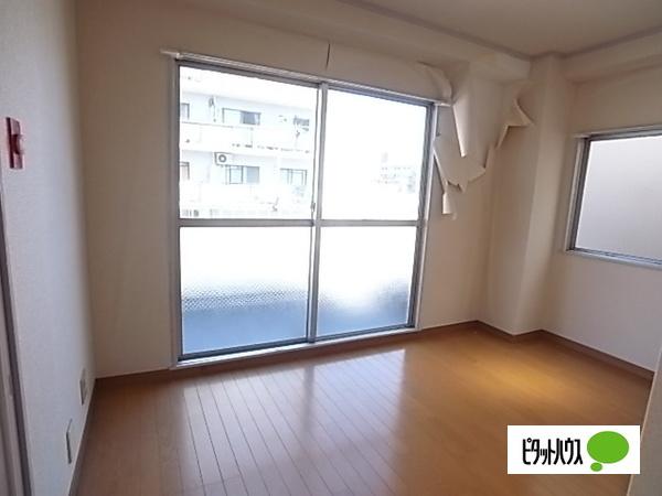 マンション神栄（501） リビング