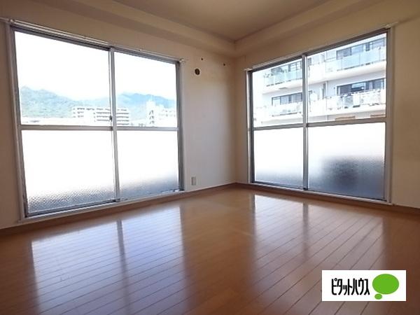マンション神栄（501） リビング