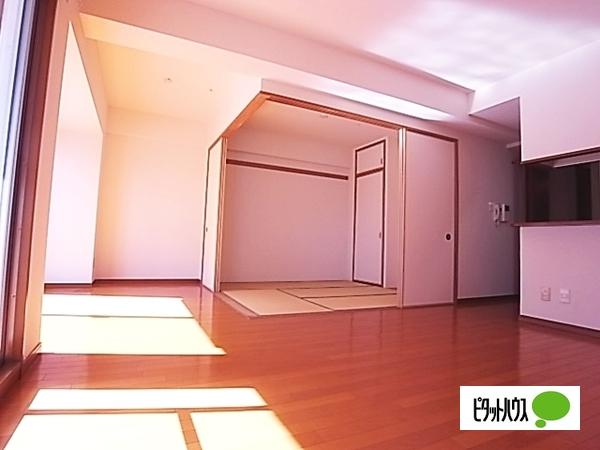 レジディア三宮東（1306） リビング