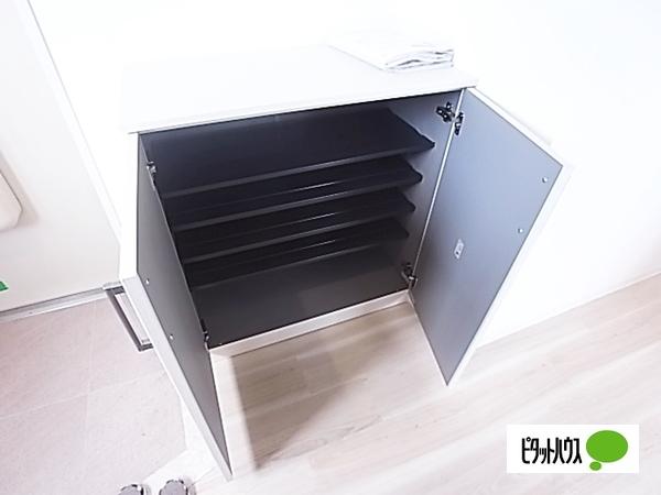 ローレル甲南（503） 収納