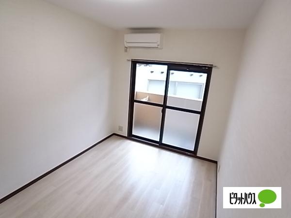 HU岩屋ハイツ（302） リビング
