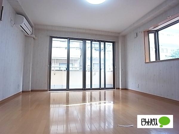 神戸市灘区城内通マンション リビング