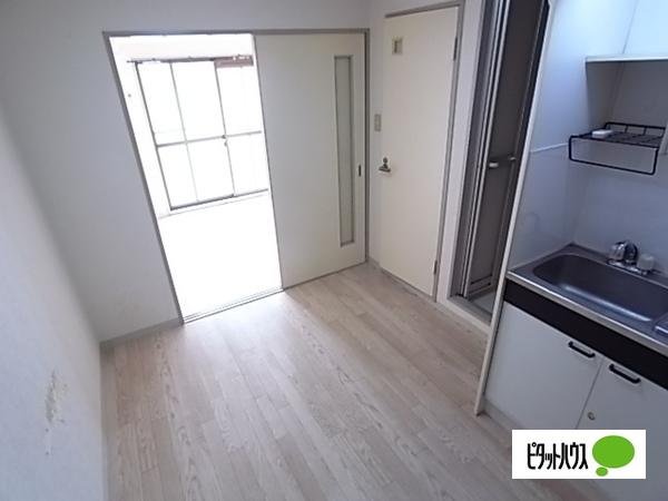 神戸市灘区新在家南町マンション リビング