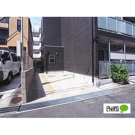 神戸市灘区船寺通アパート 外観写真4 駐車場