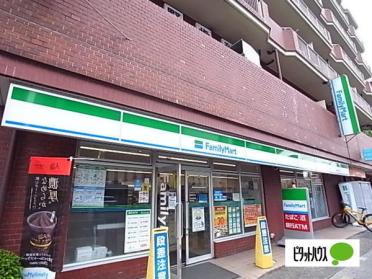 ファミリーマート六甲道駅前店：90m