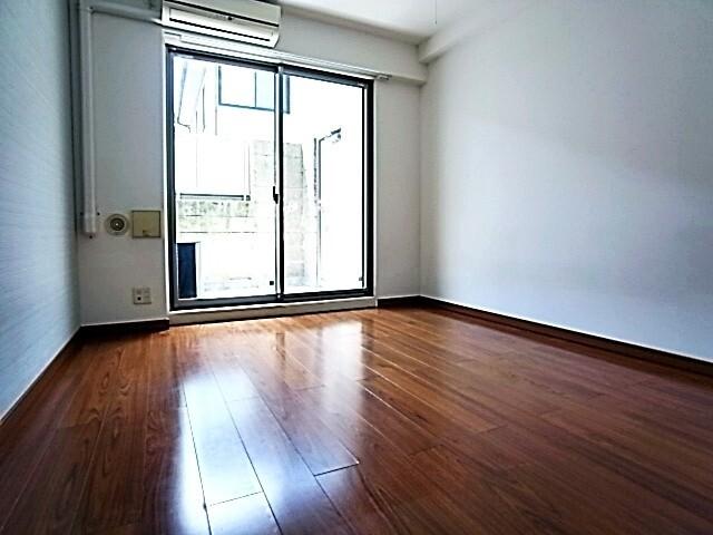 ＫＴＧ　ＲＥＳＩＤＥＮＣＥ　芦屋西（101） リビング