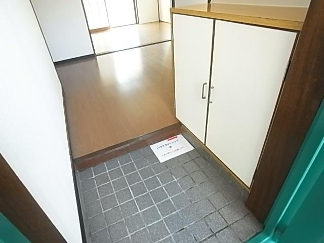 サンシャトー王子（402） 玄関
