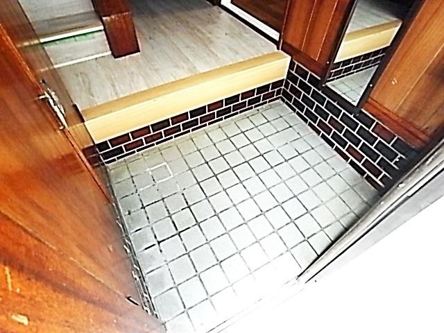 城内通4丁目貸家（01） 玄関