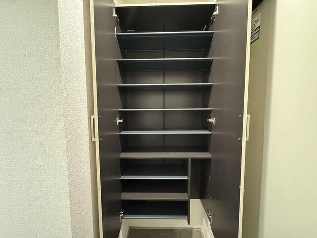 上甲子園廣和レジデンス（301） 玄関