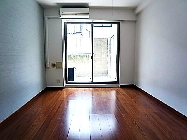 ＫＴＧ　ＲＥＳＩＤＥＮＣＥ　芦屋西（101） リビング
