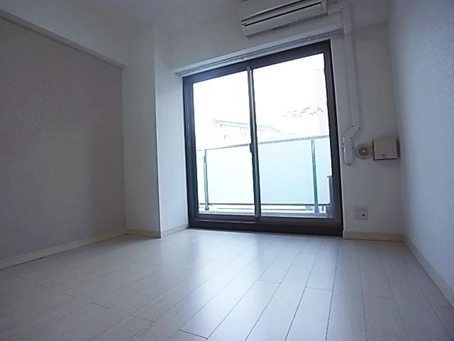 ＫＴＧ　ＲＥＳＩＤＥＮＣＥ　芦屋西（304） リビング