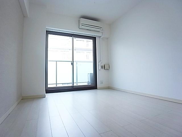 ＫＴＧ　ＲＥＳＩＤＥＮＣＥ　芦屋西（304） リビング