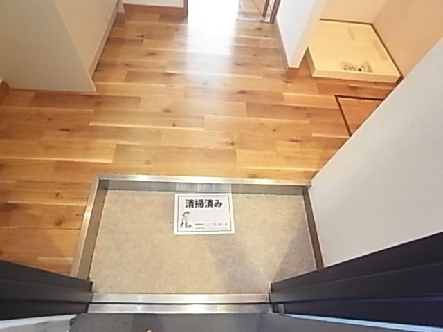 メゾン灘北（102） 玄関