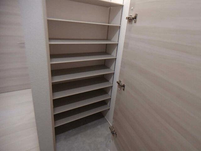Cocoonia（202） 玄関