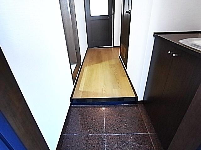 ハイネス岡本（101） 玄関
