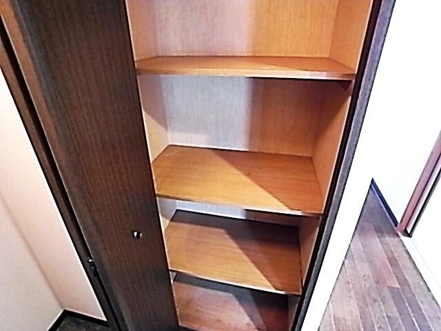 アゼリア六甲（402） 収納