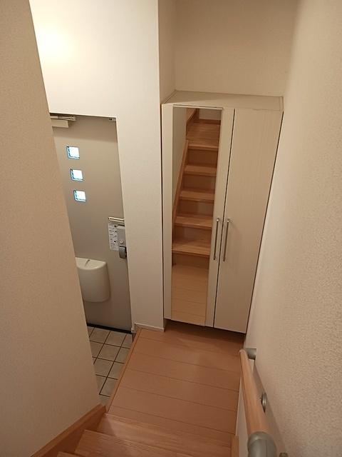 ヒルサイドウエガハラ（303） 玄関