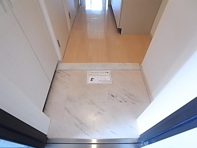 アドバンス三宮シュロス（810） 玄関