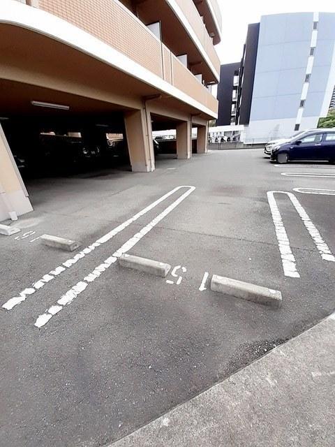 ハッピー・デン（204） 駐車場