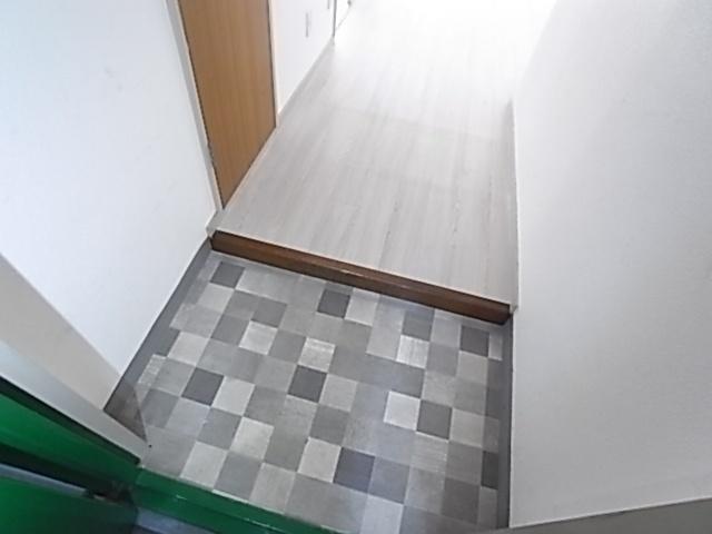 メゾン琵琶（3B） 玄関