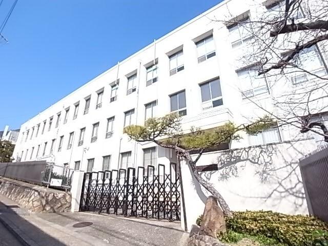 私立神戸海星女子学院高校：1165m