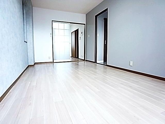 シャルマン岩屋（301） リビング
