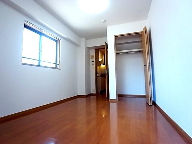エッセンティア春日野（302） リビング