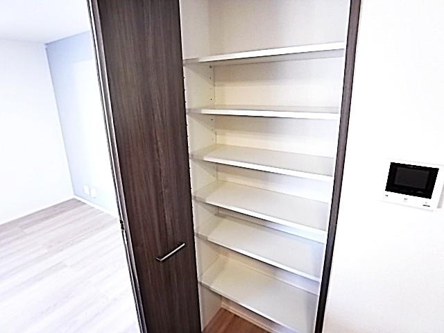 バレンティア（105） 収納
