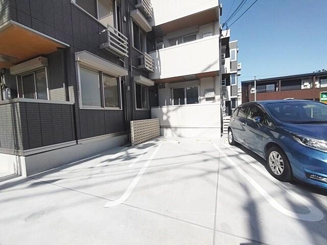 サンパティーク住吉（305） 駐車場