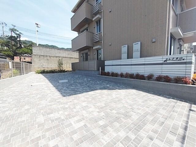 エレナ本山（101） 駐車場