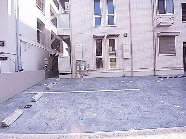 グレイスコート本山中町（205） 駐車場