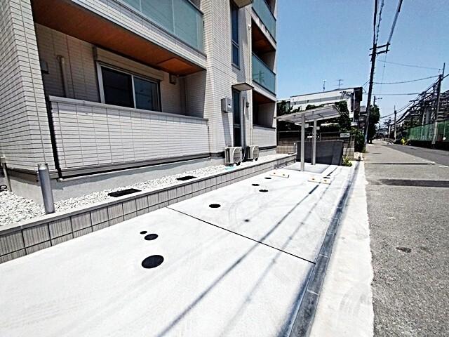 バレンティア（105） 駐車場